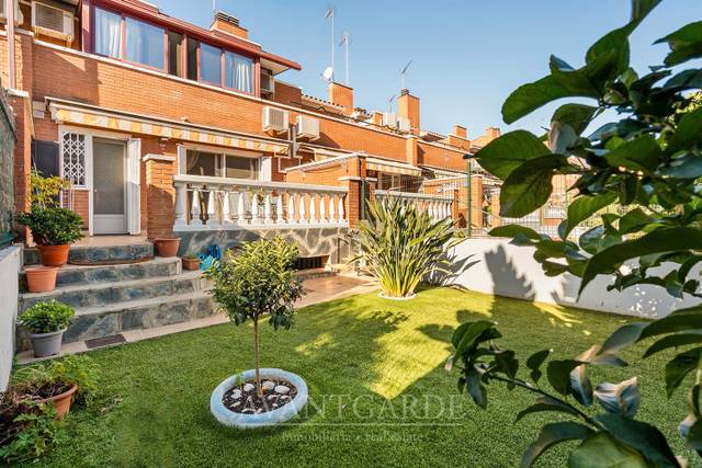 Casa adosada en Venta en Carrer Joan Molins Parera, 27 en Pallejà