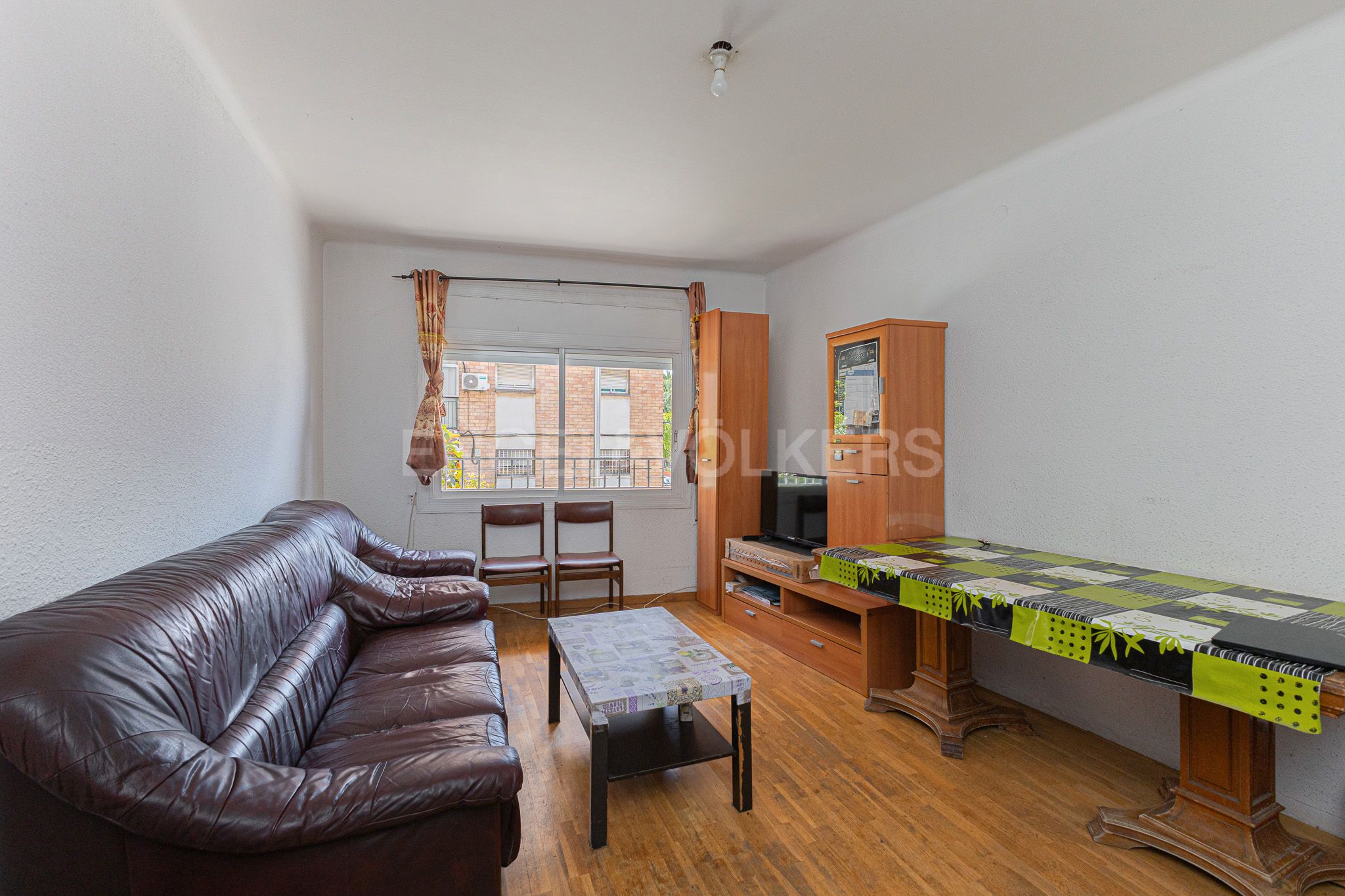Sala d'estar de Apartament en venda en Cornellà de Llobregat amb Calefacció i Parquet