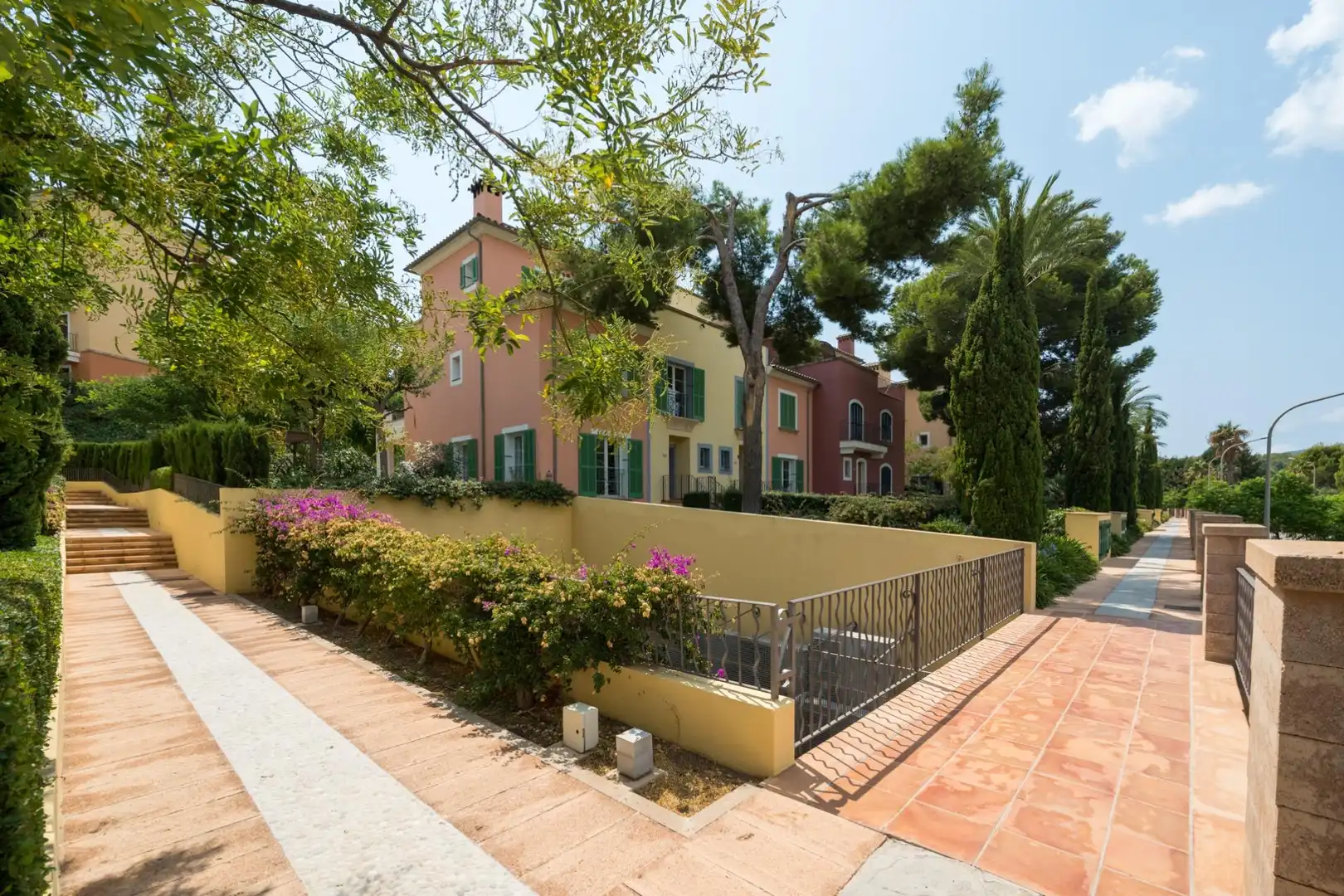 Vista exterior de Planta baixa en venda en Calvià amb Terrassa i Piscina comunitària