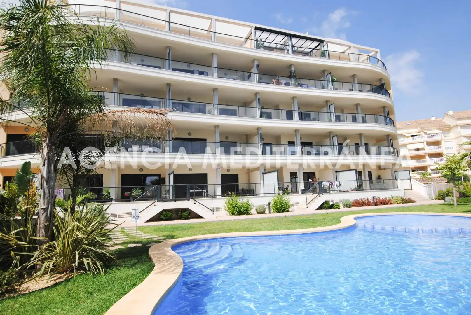 Appartement compact avec piscine à vendre à Las Marinas / Les Marines