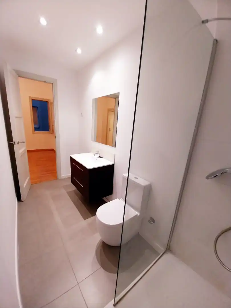 Bathroom of Flat for rent in Barcelona  with Heating, Terrace and Oven