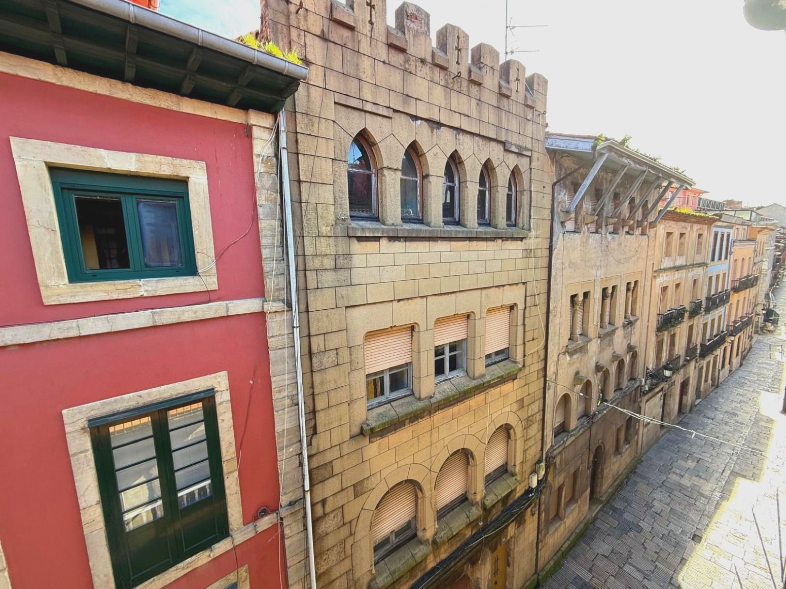Vista exterior de Pis en venda en Avilés amb Calefacció, Parquet i Traster