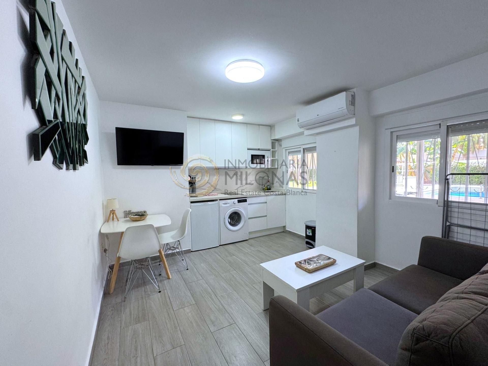 Sala de estar de Estudio en venta en Benidorm con Aire acondicionado, Jardín privado y Amueblado