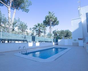 Piscina de Casa adosada en venda en Orihuela amb Jardí privat, Terrassa i Balcó