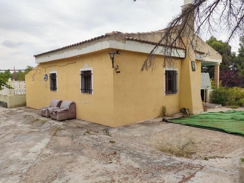 Vista exterior de Casa o xalet en venda en Alborache amb Aire condicionat, Jardí privat i Terrassa