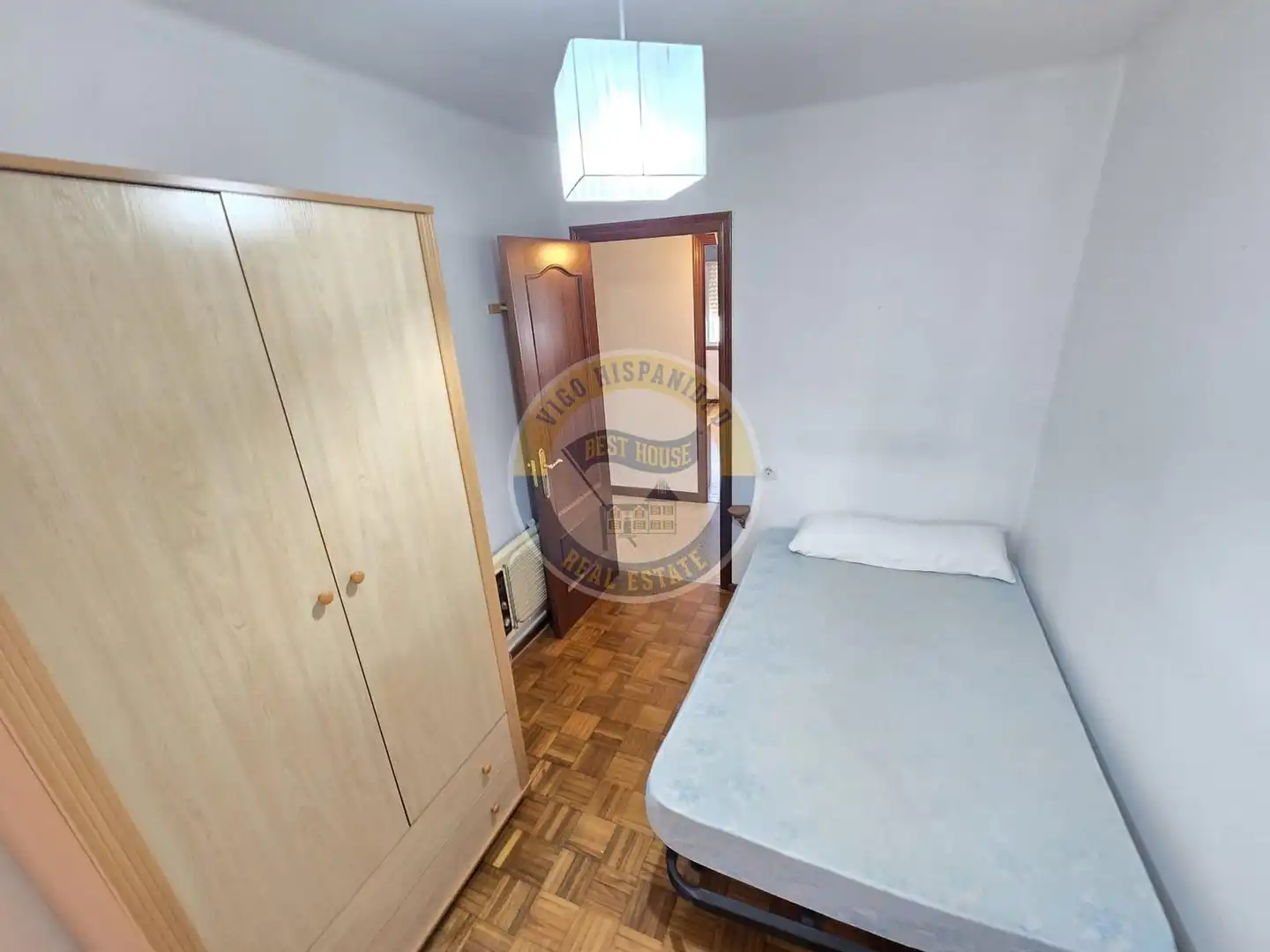 Habitación de Piso de alquiler en Vigo  con Calefacción, Parquet y Amueblado