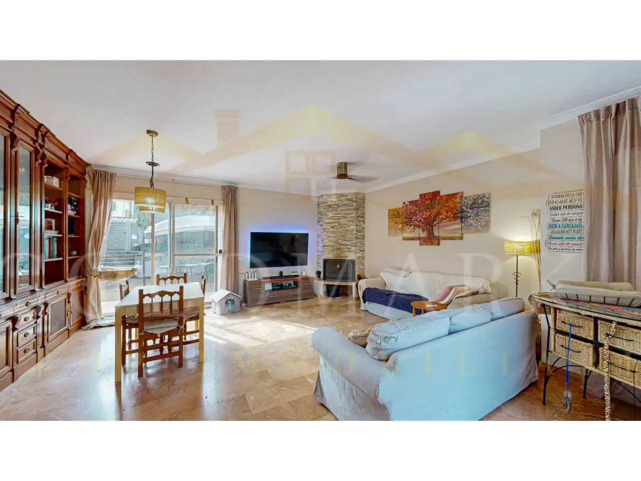 Sala d'estar de Casa o xalet en venda en Corbera de Llobregat amb Aire condicionat, Calefacció i Jardí privat