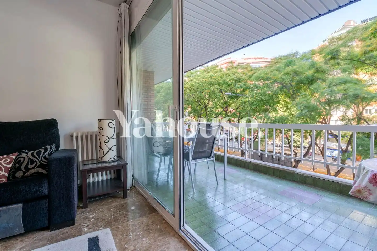 Außenansicht von Wohnung zum Verkauf in Barcelona mit Klimaanlage, Heizung und Terrasse