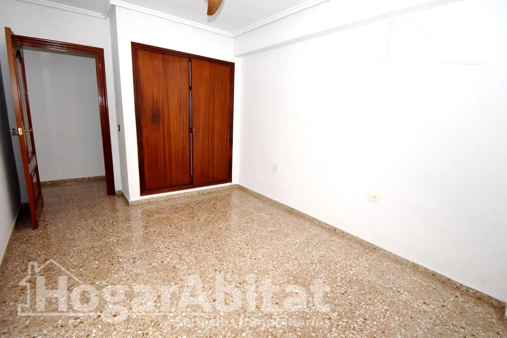 Bedroom of Flat for sale in Alaquàs  with Air Conditioner and Balcony