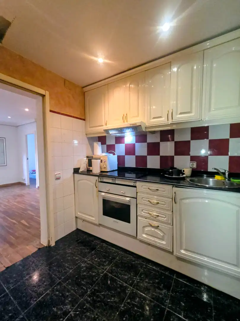 Küche von Wohnung zum Verkauf in L'Hospitalet de Llobregat