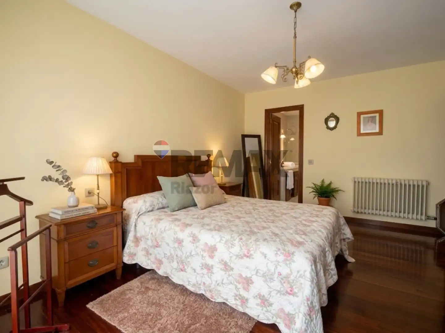 Schlafzimmer von Einfamilien-Reihenhaus zum Verkauf in Ames mit Heizung, Privatgarten und Parkett