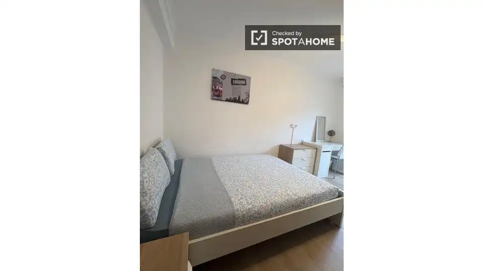 Room in Aiora