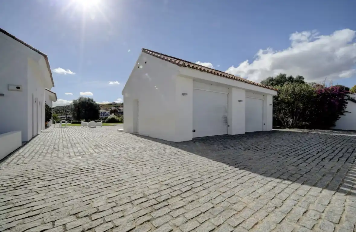 Vista exterior de Casa o chalet en venta en Manilva con Aire acondicionado, Jardín privado y Terraza
