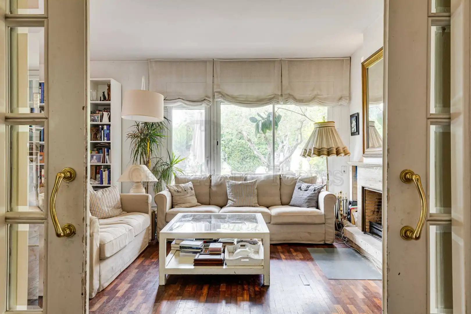 Sala de estar de Casa o chalet en venta en Sant Cugat del Vallès con Calefacción, Jardín privado y Parquet