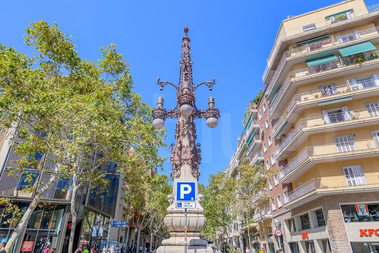 Außenansicht von Wohnung zum Verkauf in Barcelona mit Klimaanlage, Parkett und Möbliert