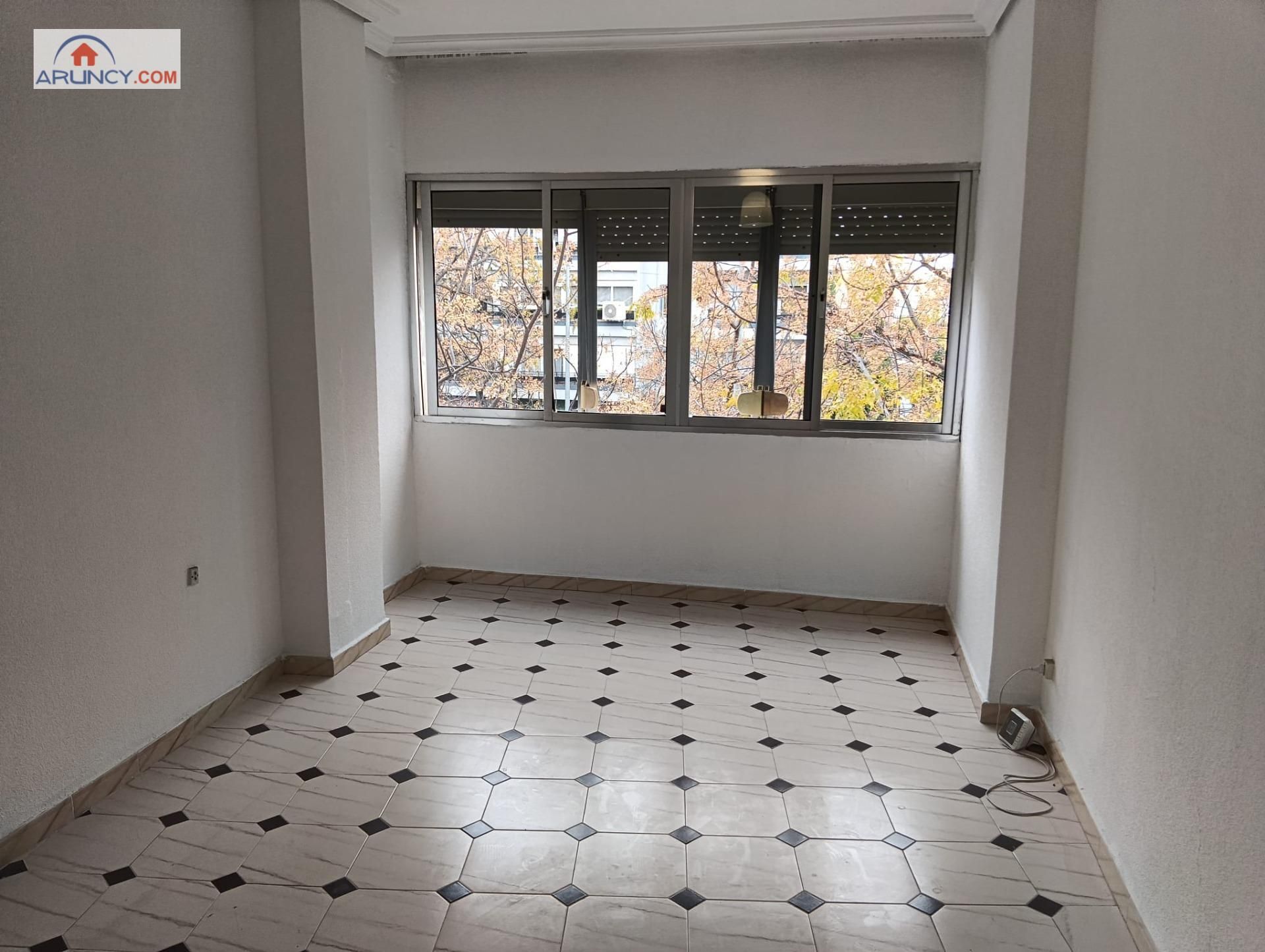 Dormitori de Pis de lloguer en  Sevilla Capital amb Aire condicionat i Terrassa