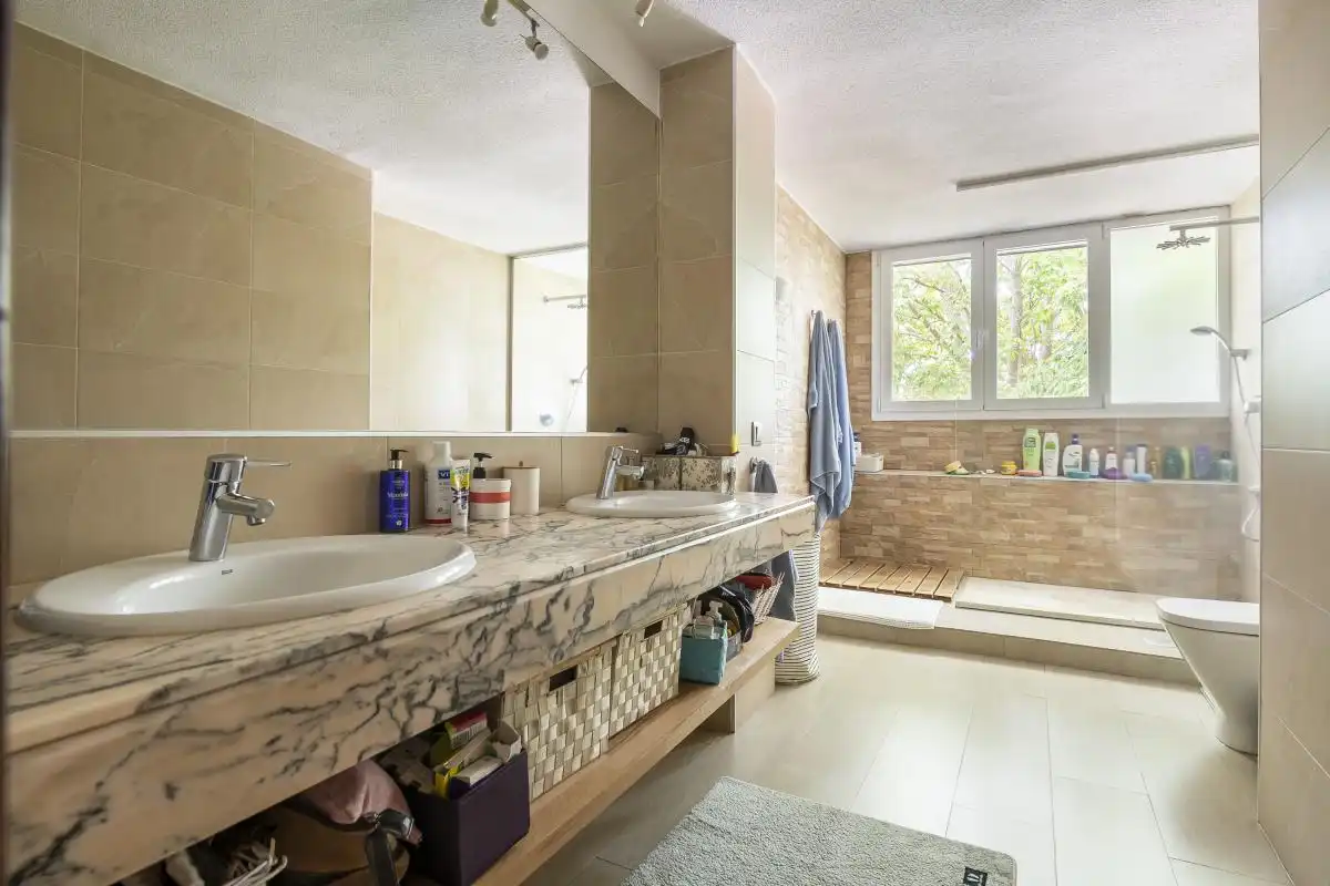 Baño de Casa o chalet en venta en Boadilla del Monte con Aire acondicionado, Calefacción y Jardín privado