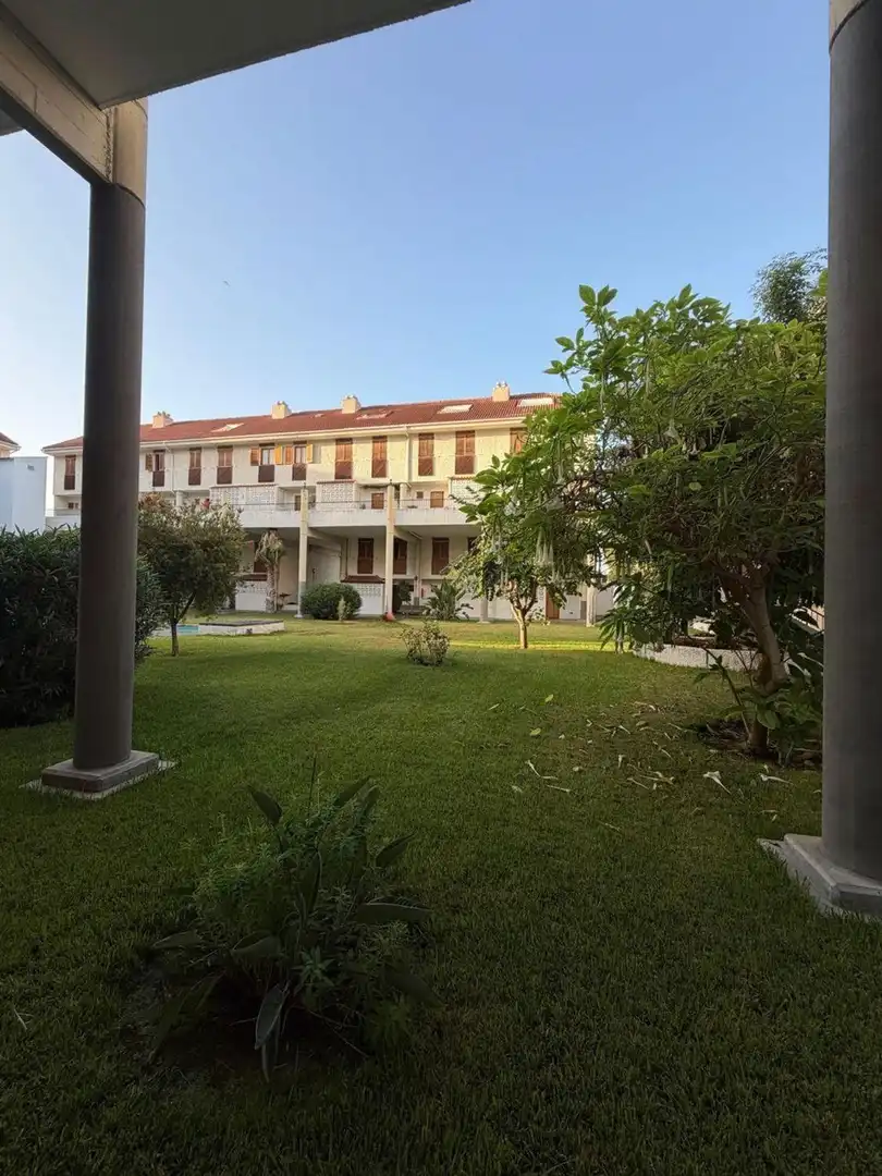 Vista exterior de Casa adosada en venda en Puerto de la Cruz amb Jardí privat, Terrassa i Moblat
