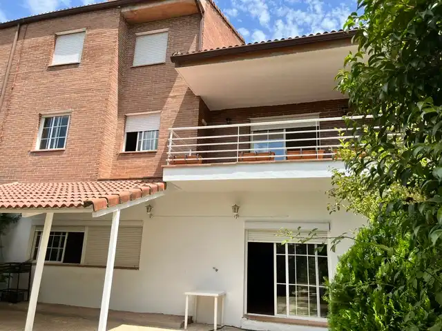 Vista exterior de Casa o xalet en venda en Las Rozas de Madrid amb Calefacció, Jardí privat i Parquet