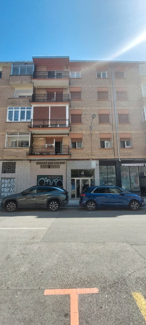 Vista exterior de Pis en venda en  Pamplona / Iruña amb Calefacció, Parquet i Terrassa
