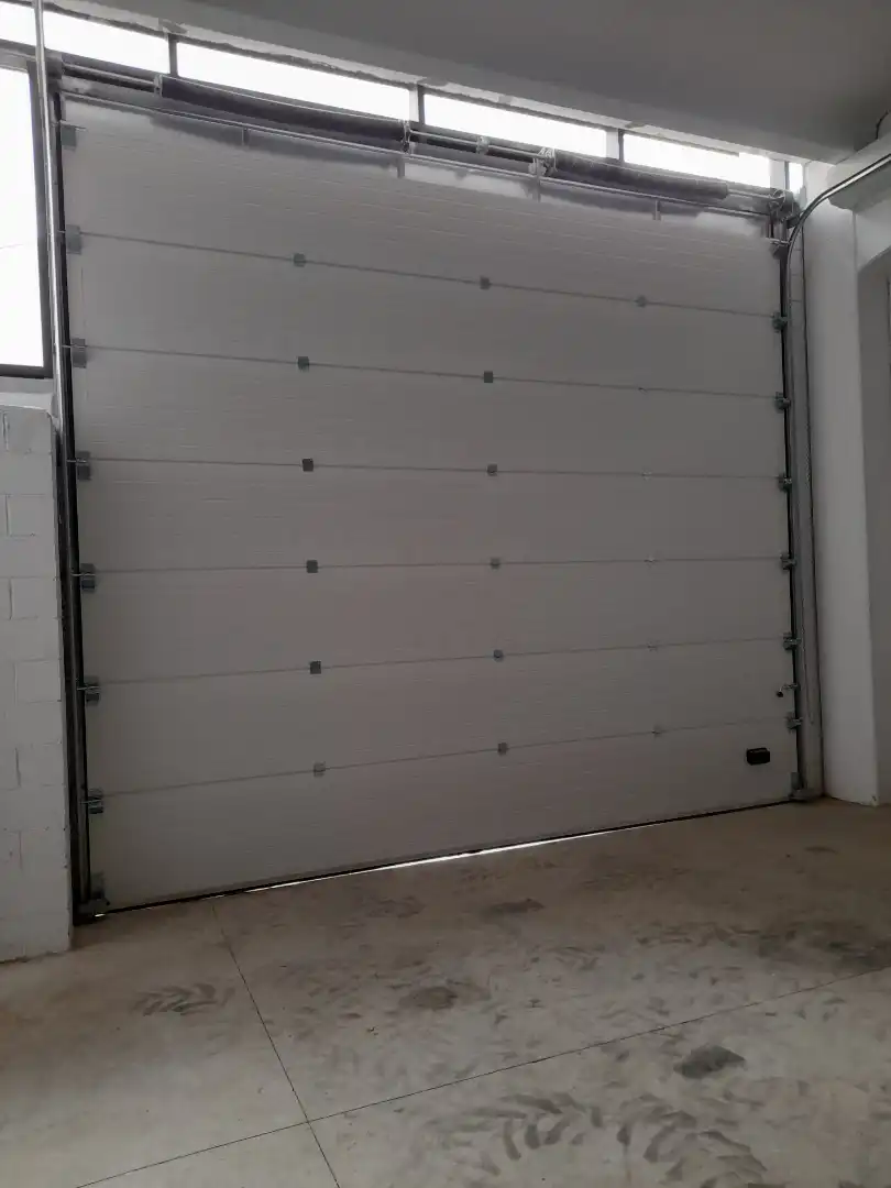 Parkplatz von Fabrikhallen zur Miete in Sabadell mit Heizung