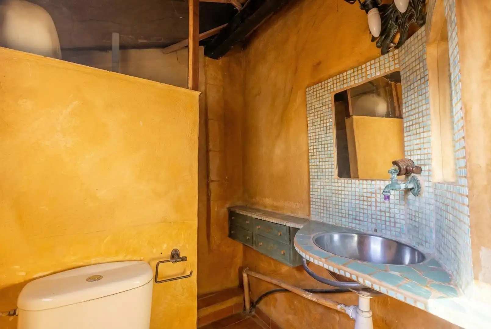 Baño de Finca rústica en venta en Forès con Calefacción, Terraza y Balcón