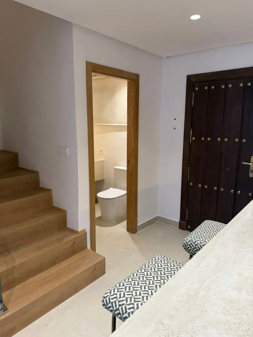 Baño de Apartamento de alquiler en Marbella con Aire acondicionado, Calefacción y Terraza