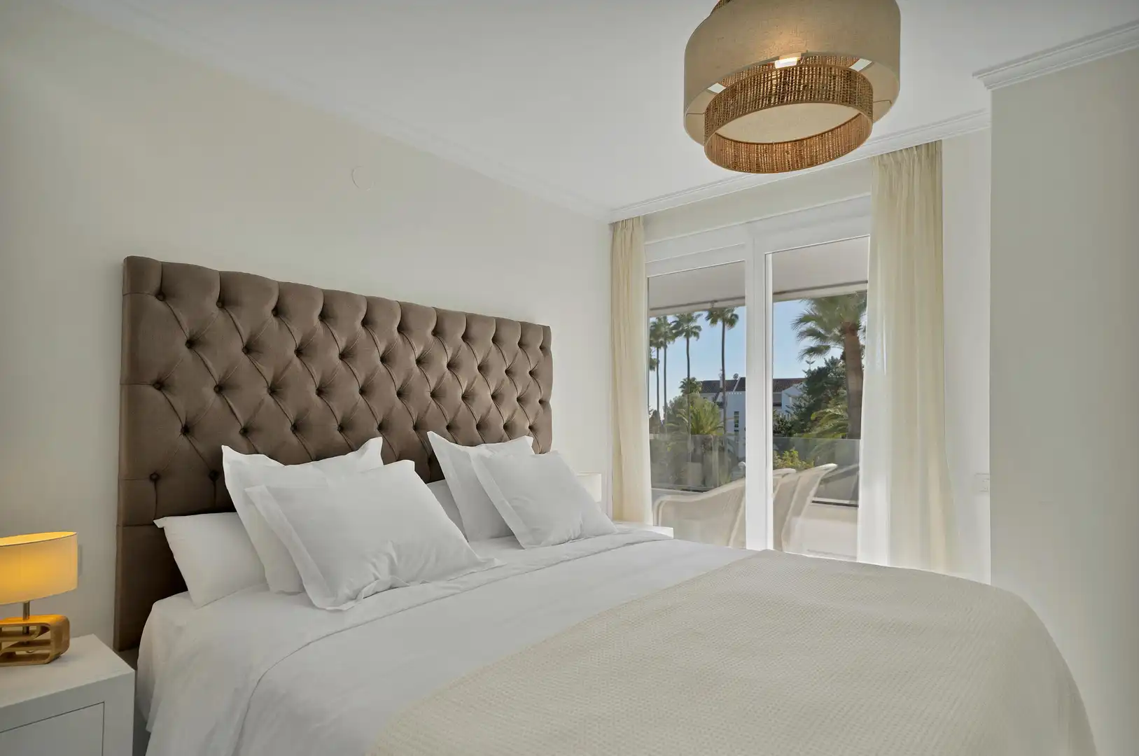 Habitación de Apartamento de alquiler en Marbella con Calefacción, Jardín privado y Amueblado