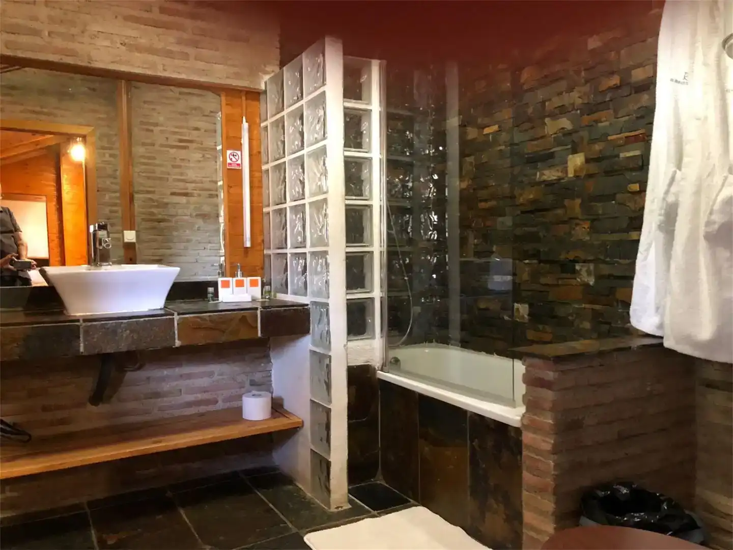 Bany de Finca rústica en venda en Nevada amb Aire condicionat, Piscina i Balcó