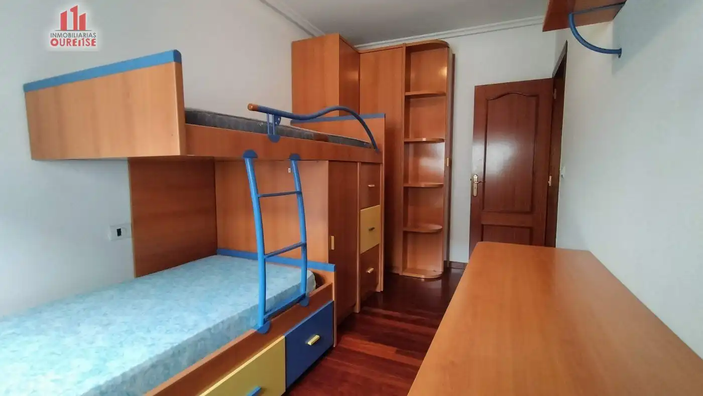 Schlafzimmer von Wohnung zur Miete in Ourense Capital  mit Klimaanlage, Heizung und Möbliert