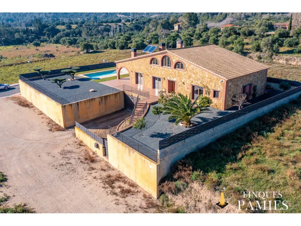 Vista exterior de Casa o xalet en venda en Vilanova d'Escornalbou amb Aire condicionat, Calefacció i Jardí privat