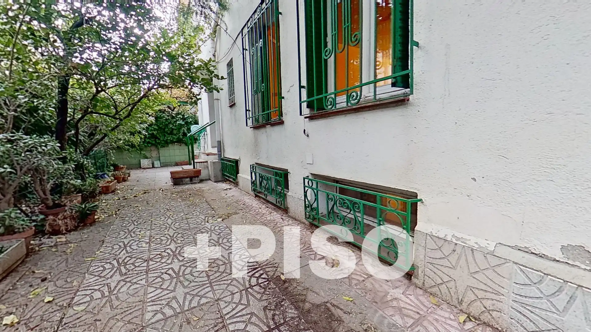 Vista exterior de Casa o xalet en venda en Madrid amb Calefacció, Jardí privat i Terrassa