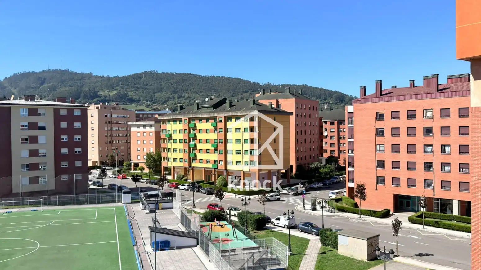 Vista exterior de Pis en venda en Oviedo  amb Calefacció, Traster i Balcó