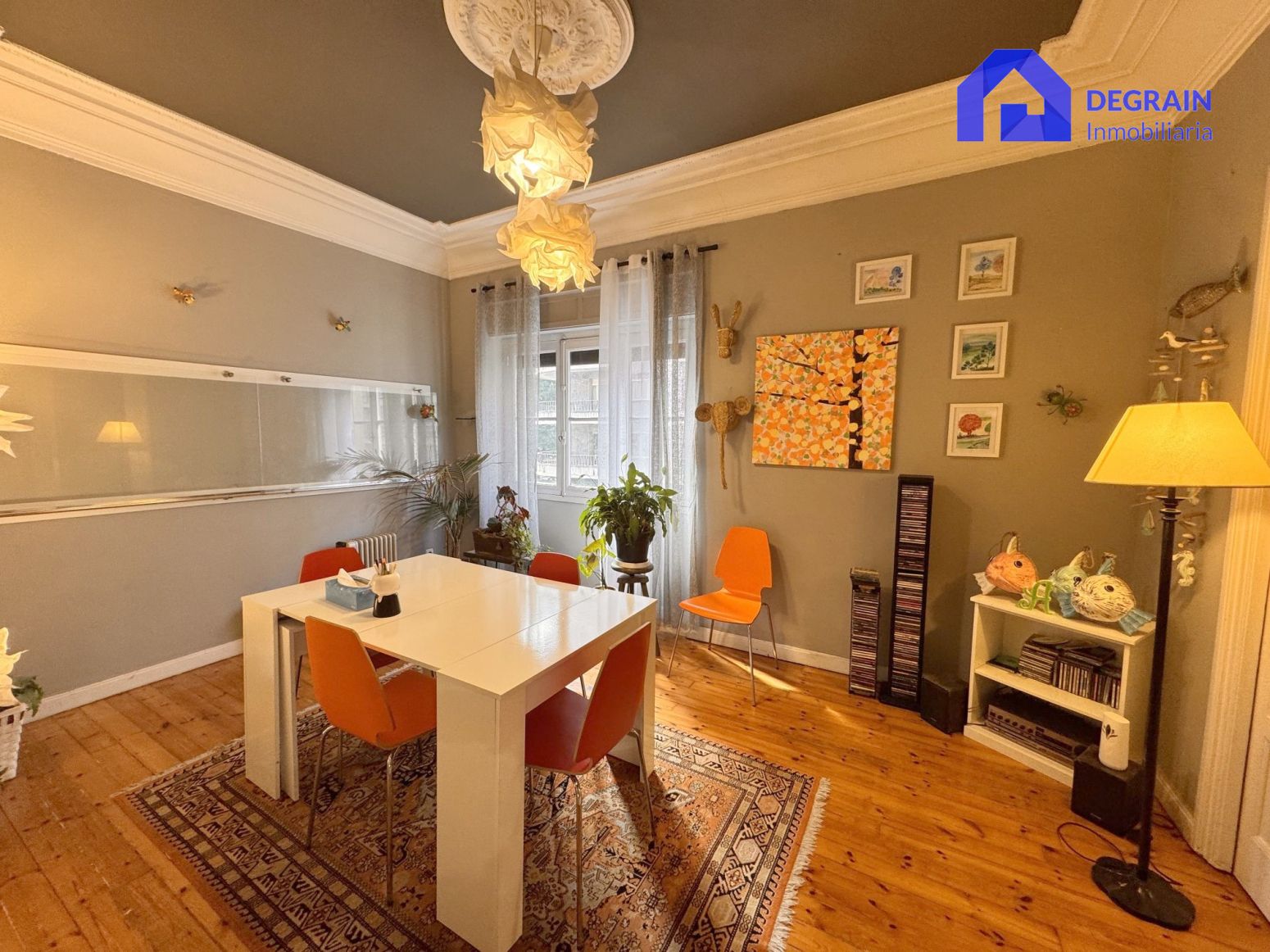 Comedor de Piso en venta en Oviedo  con Calefacción y Trastero