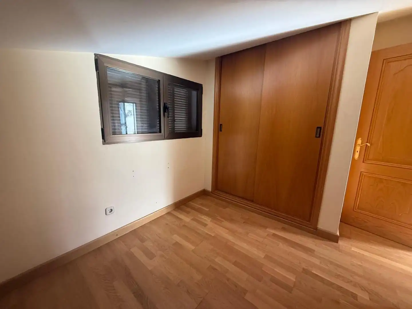 Schlafzimmer von Büro zum Verkauf in  Palma de Mallorca mit Klimaanlage, Heizung und Terrasse
