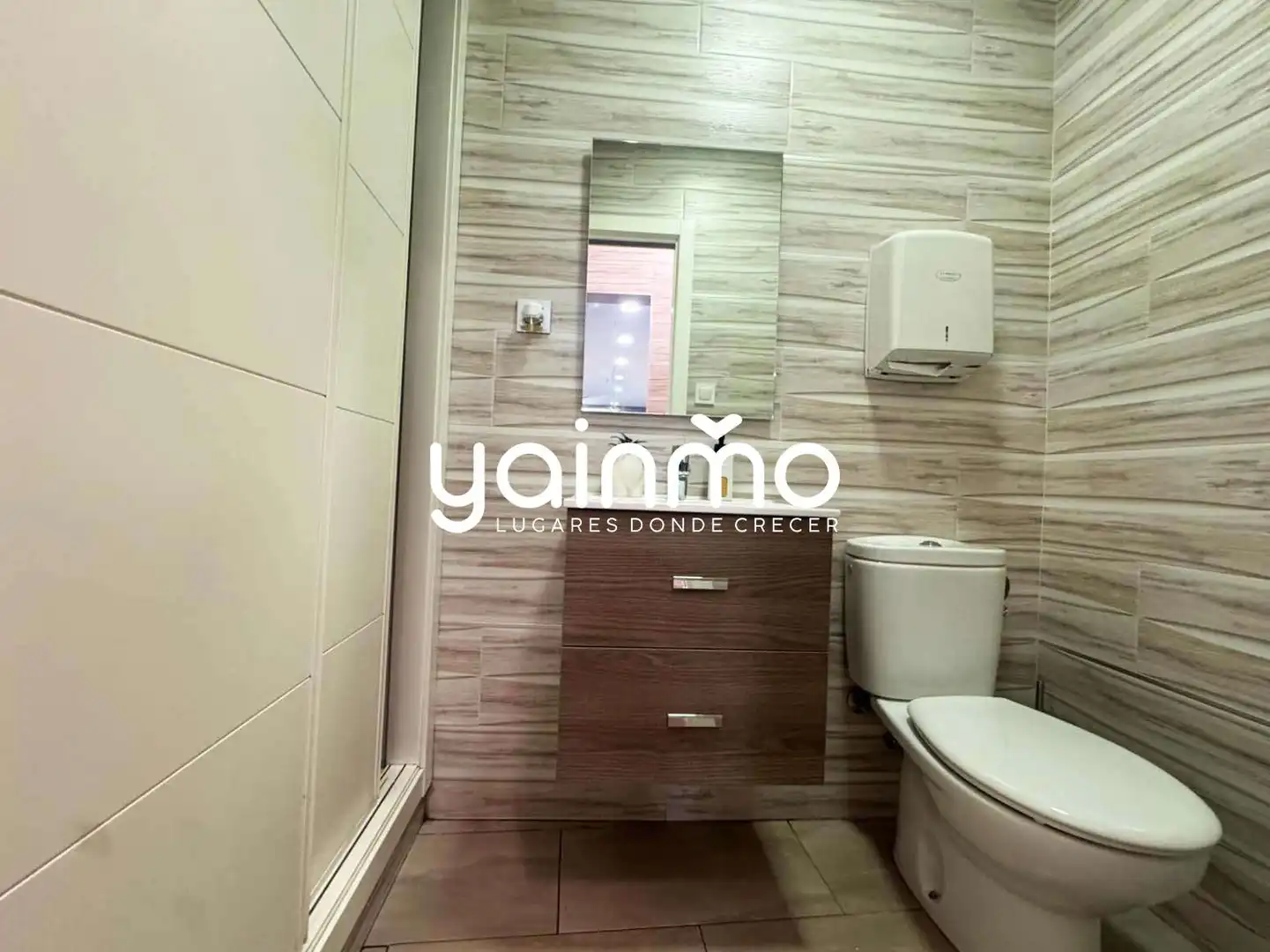 Baño de Local en venta en Jaén