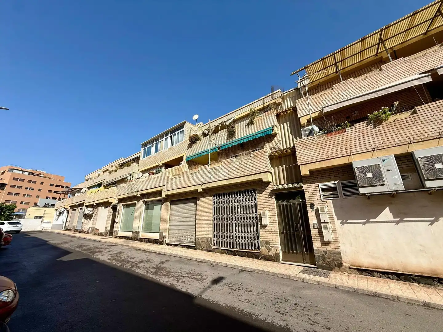 Vista exterior de Piso en venta en Roquetas de Mar con Terraza, Alarma y Piscina comunitaria