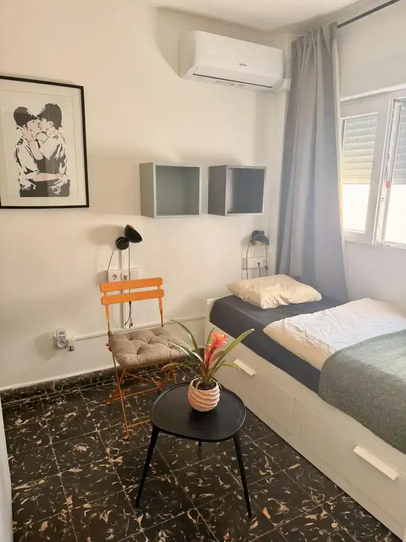 Dormitori de Apartament de lloguer en  Valencia Capital amb Aire condicionat i Balcó