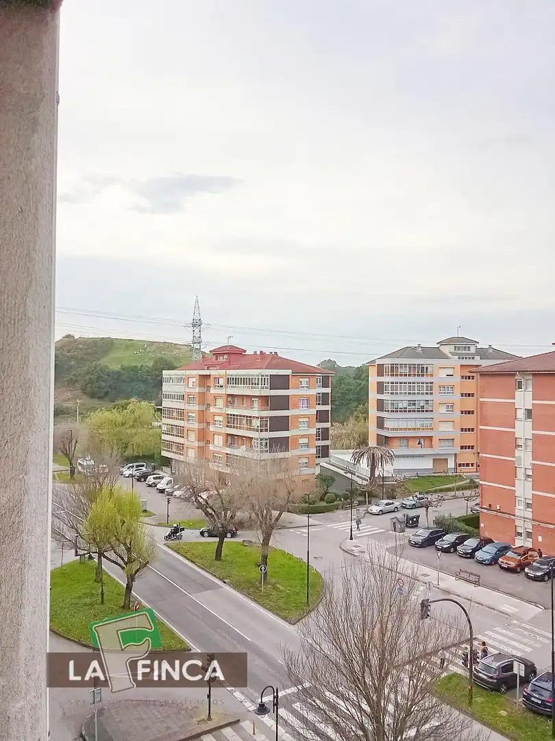 Vista exterior de Piso en venta en Castrillón con Calefacción, Parquet y Terraza