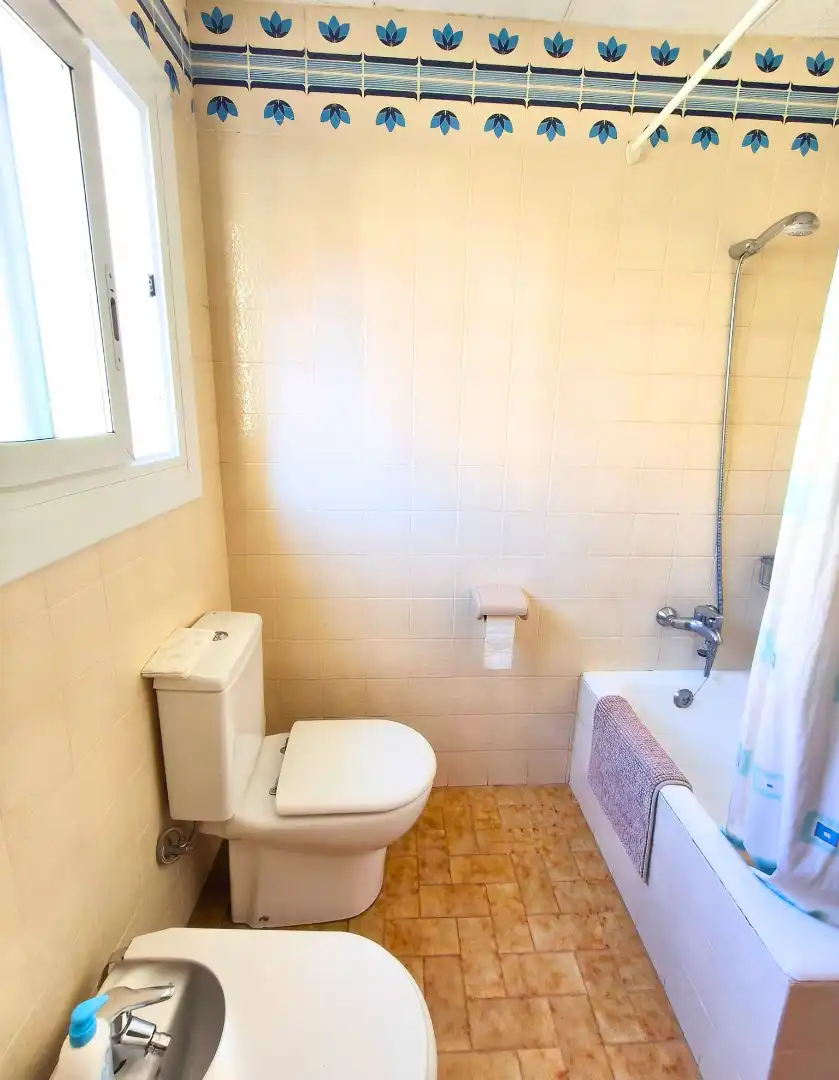 Baño de Casa o chalet en venta en Vilanova i la Geltrú con Calefacción, Jardín privado y Terraza
