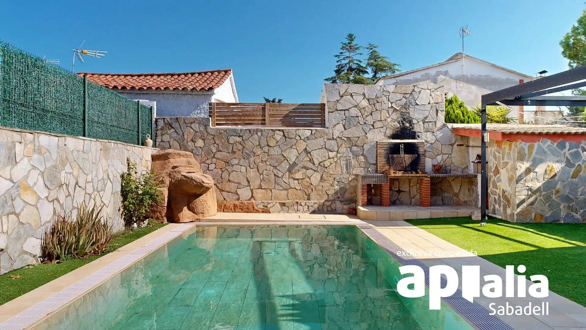 Piscina de Casa o chalet en venta en Barberà del Vallès con Calefacción, Jardín privado y Terraza