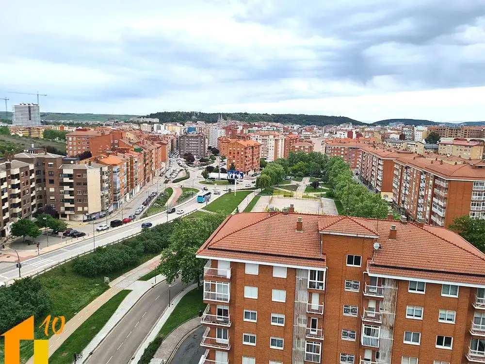 Vista exterior de Piso de alquiler en Burgos con Calefacción y Trastero