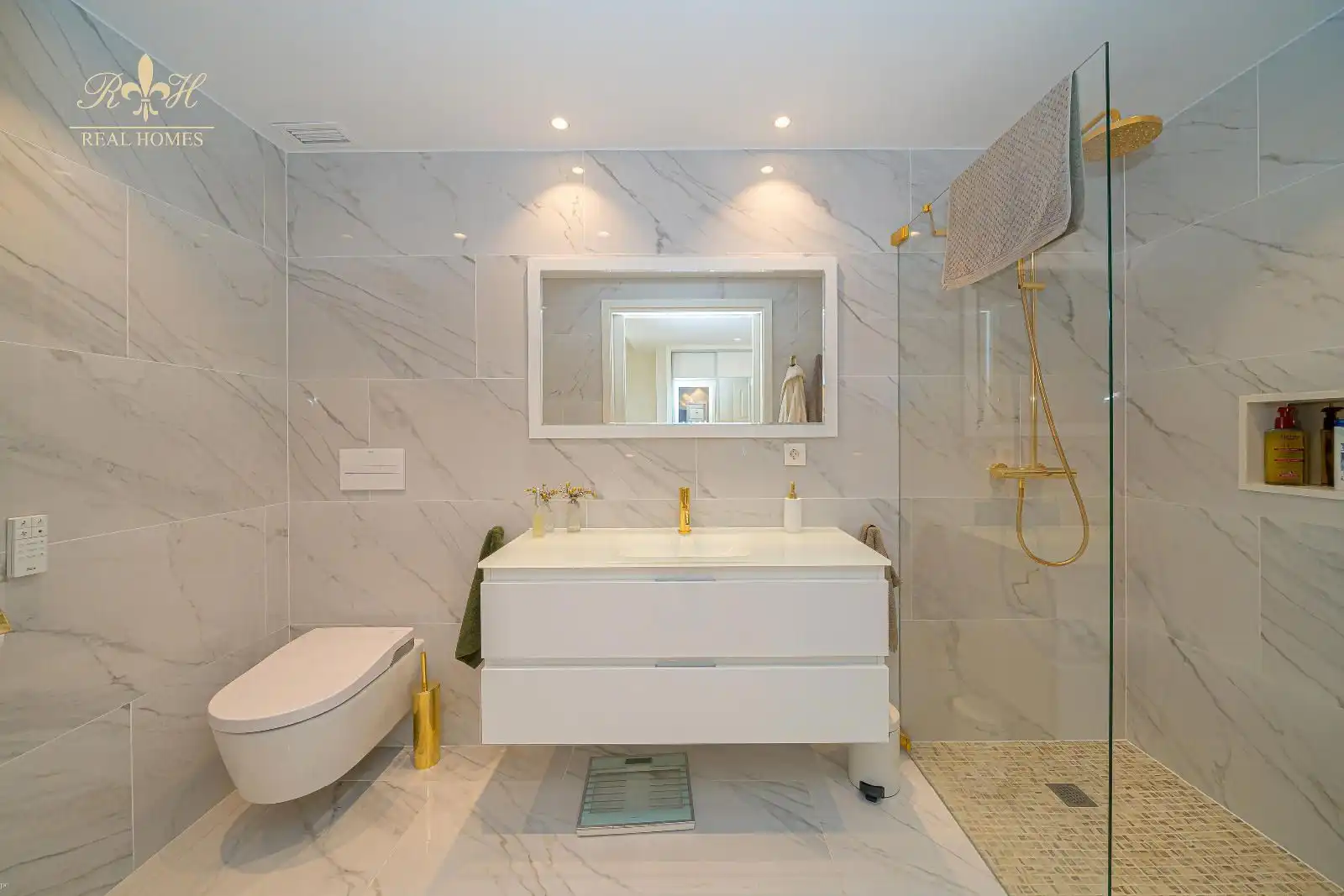Badezimmer von Dachboden zum Verkauf in Altea mit Klimaanlage, Heizung und Schwimmbad