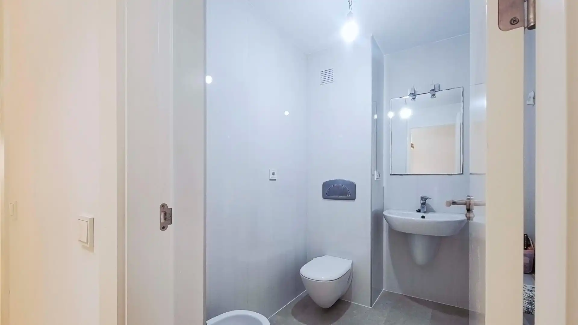 Badezimmer von Wohnungen zum Verkauf in Almería