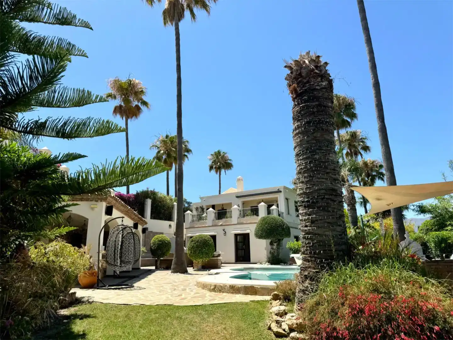 Vista exterior de Piso en venta en Estepona con Aire acondicionado, Jardín privado y Parquet