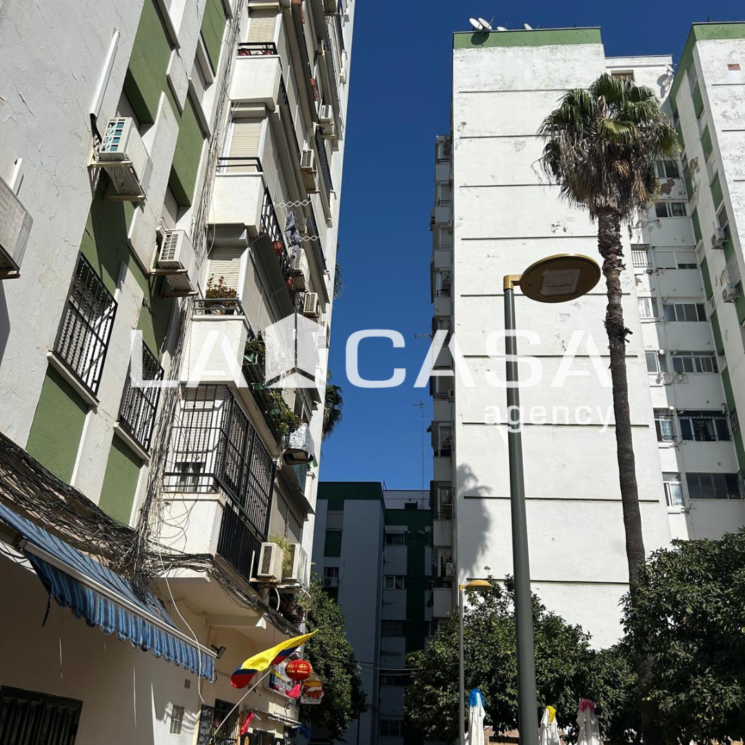 Flat for sale in El Torrejón - El Cerezo, Macarena