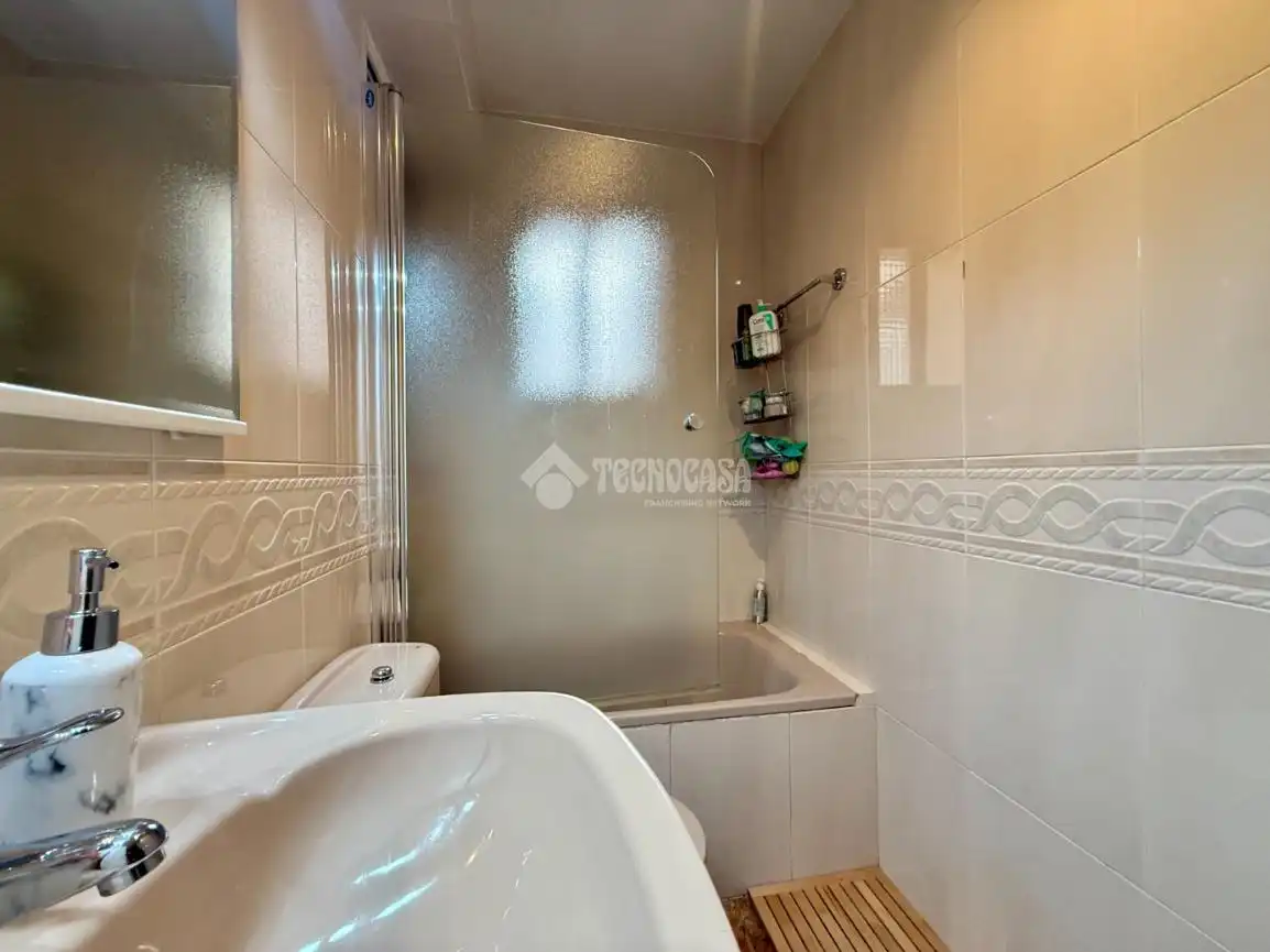 Badezimmer von Wohnung zum Verkauf in Madrid mit Klimaanlage, Heizung und Parkett