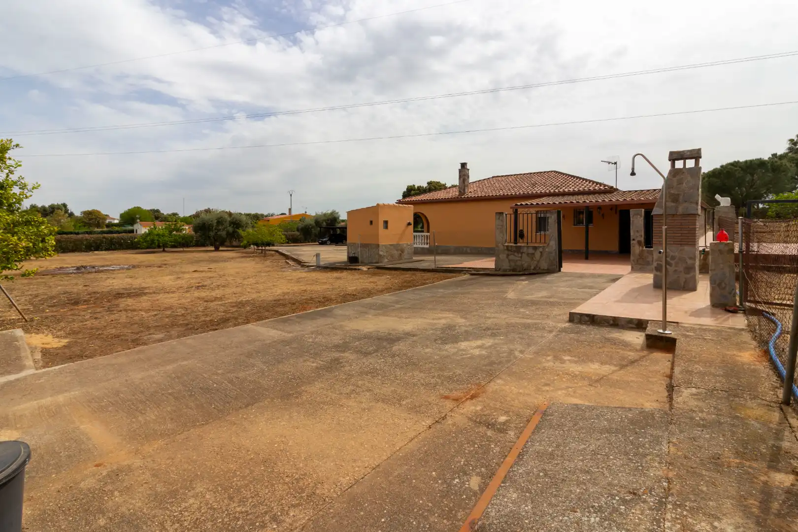 Außenansicht von Haus oder Chalet zum Verkauf in Badajoz mit Klimaanlage, Abstellraum und Schwimmbad