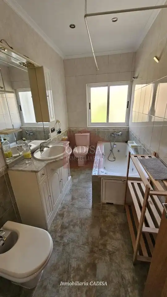 Baño de Piso para compartir en Salamanca con Calefacción, Parquet y Terraza