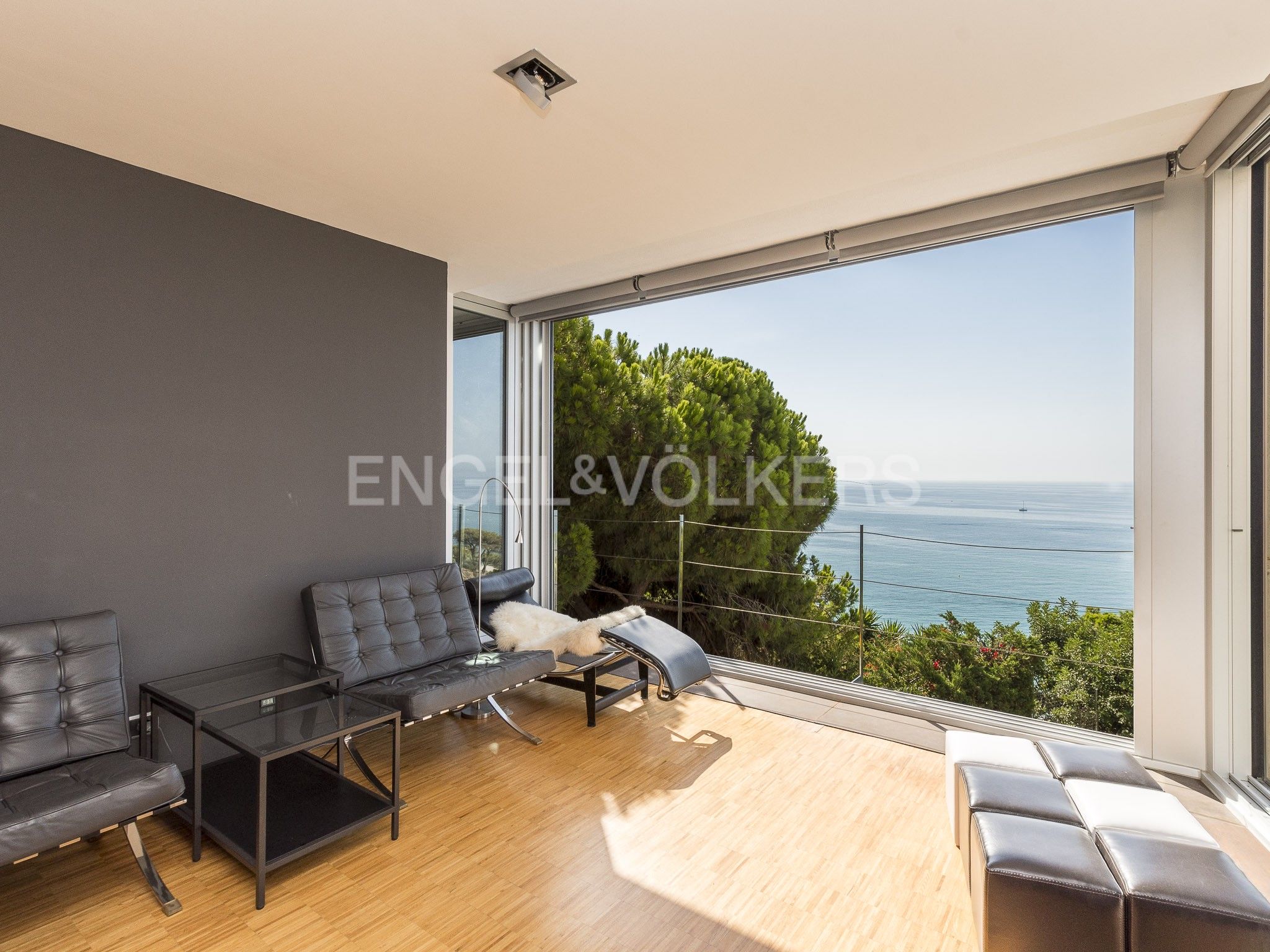 Sala d'estar de Casa o xalet en venda en Arenys de Mar amb Calefacció, Jardí privat i Parquet